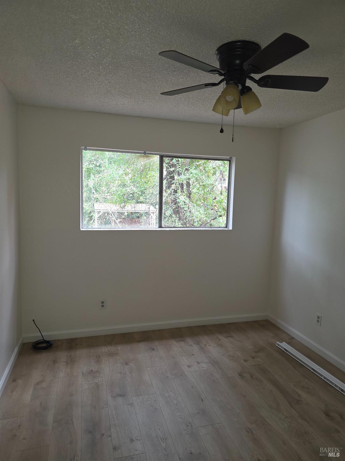 Detail Gallery Image 3 of 5 For 1300 Pine St #6,  Calistoga,  CA 94515 - 1 Beds | 1 Baths