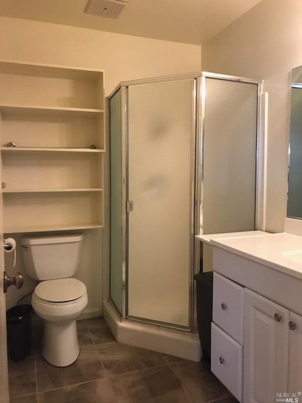 Detail Gallery Image 8 of 13 For 19 Redwood Ct, Santa Rosa,  CA 95409 - 3 Beds | 2 Baths