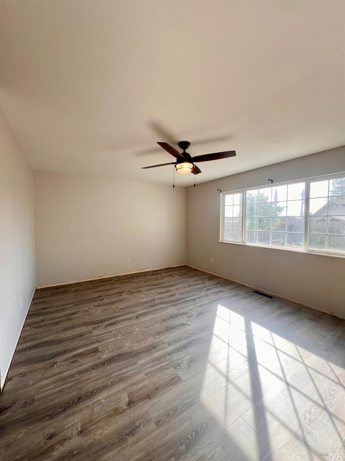 Detail Gallery Image 12 of 25 For 1569 Golf Course Dr, Rohnert Park,  CA 94928 - 3 Beds | 2 Baths