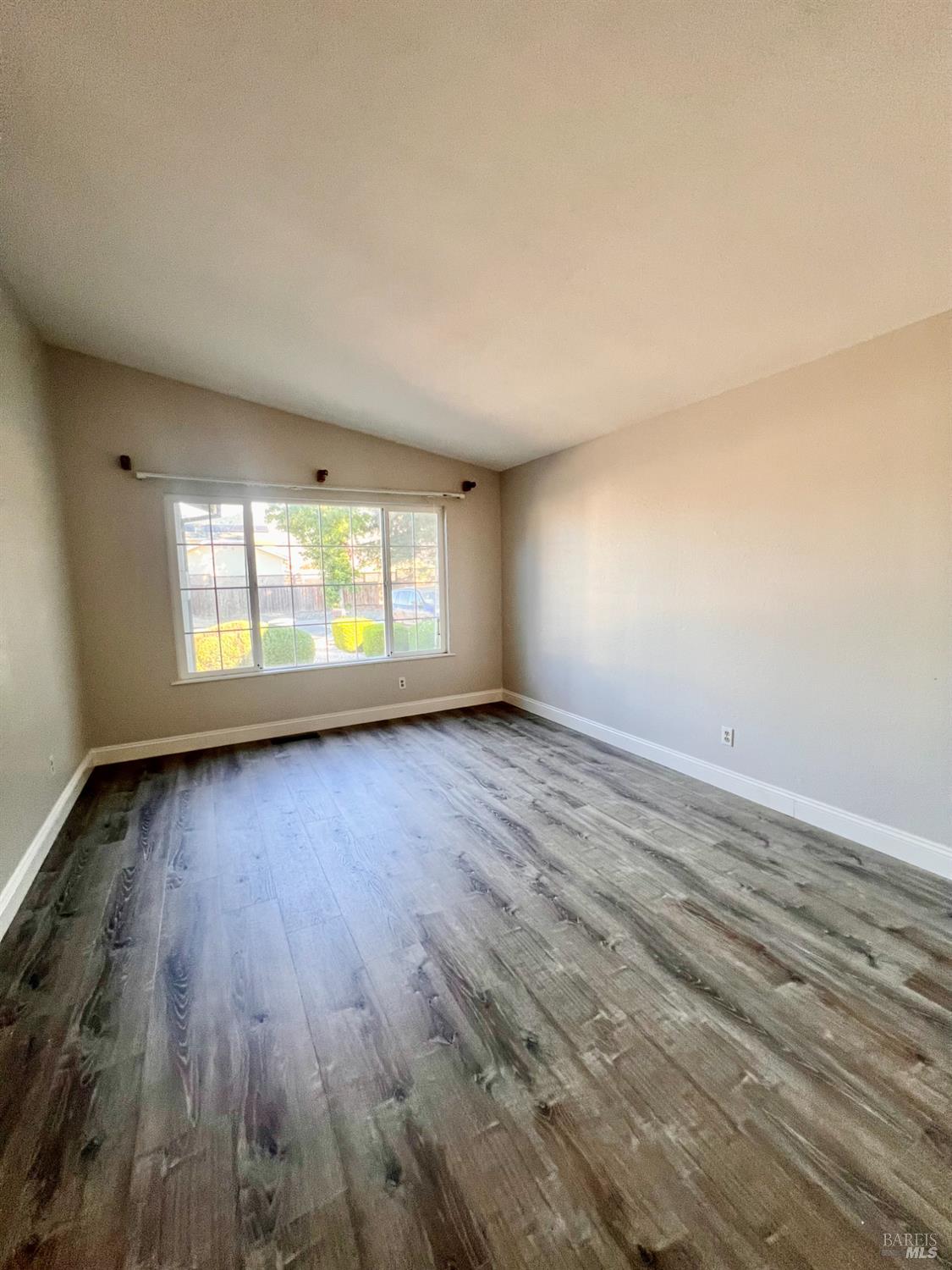 Detail Gallery Image 22 of 25 For 1569 Golf Course Dr, Rohnert Park,  CA 94928 - 3 Beds | 2 Baths