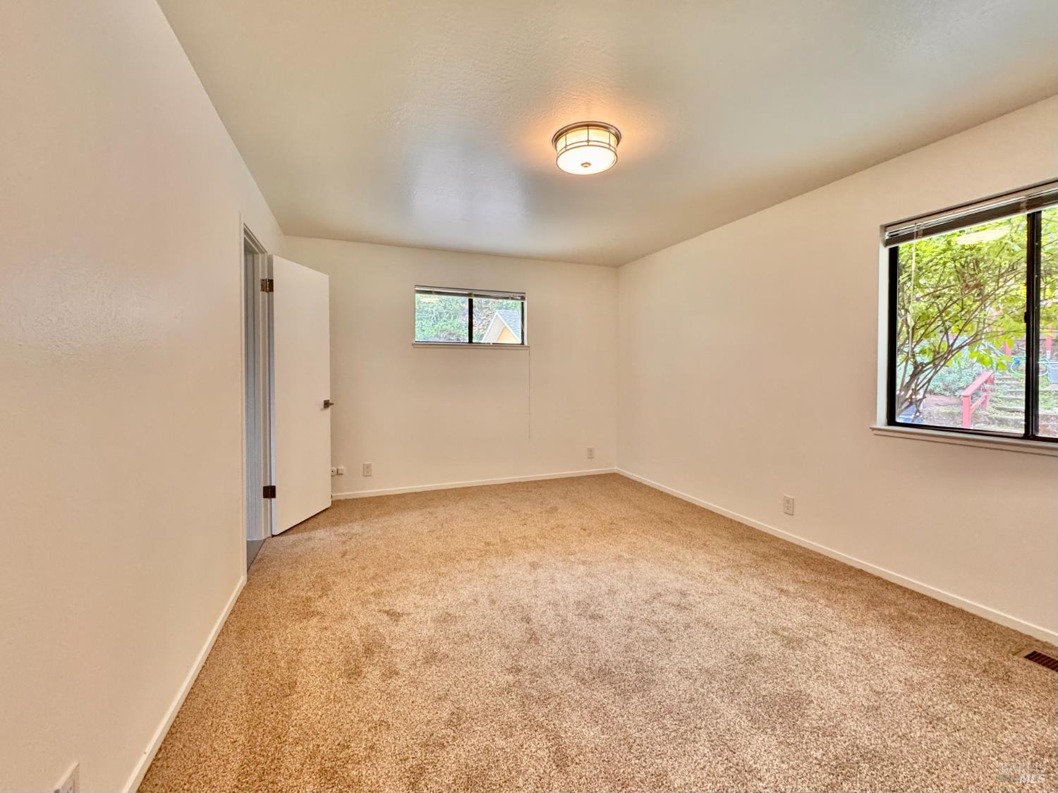 Detail Gallery Image 15 of 27 For 55 Park Rd, Fairfax,  CA 94930 - 11 Beds | 6/2 Baths