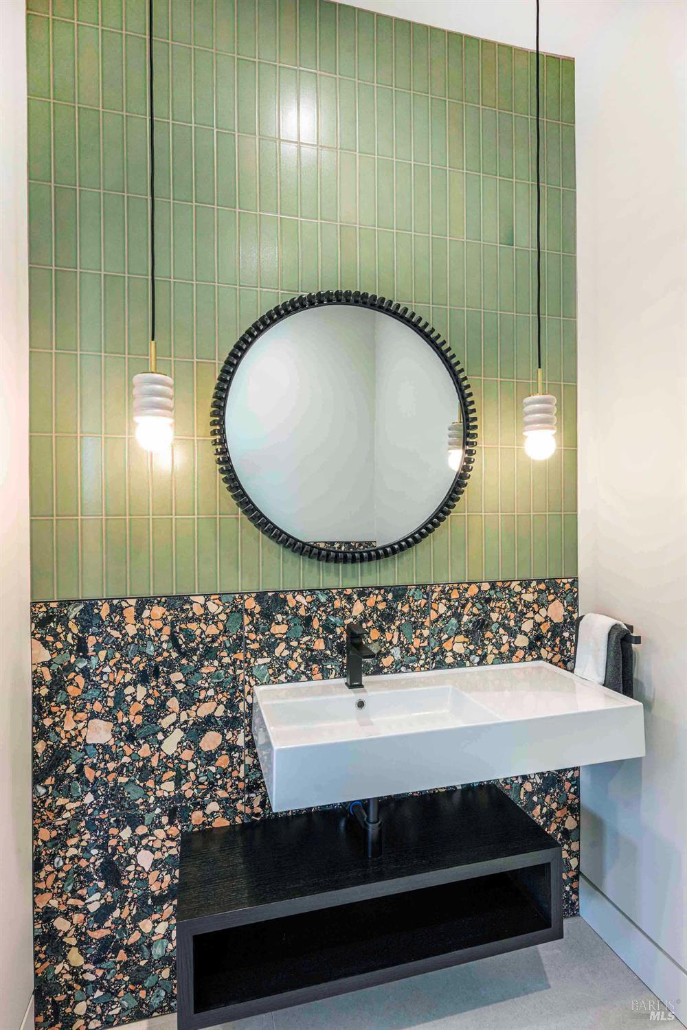 Detail Gallery Image 28 of 39 For 983 Grove St, Healdsburg,  CA 95448 - 5 Beds | 5/3 Baths