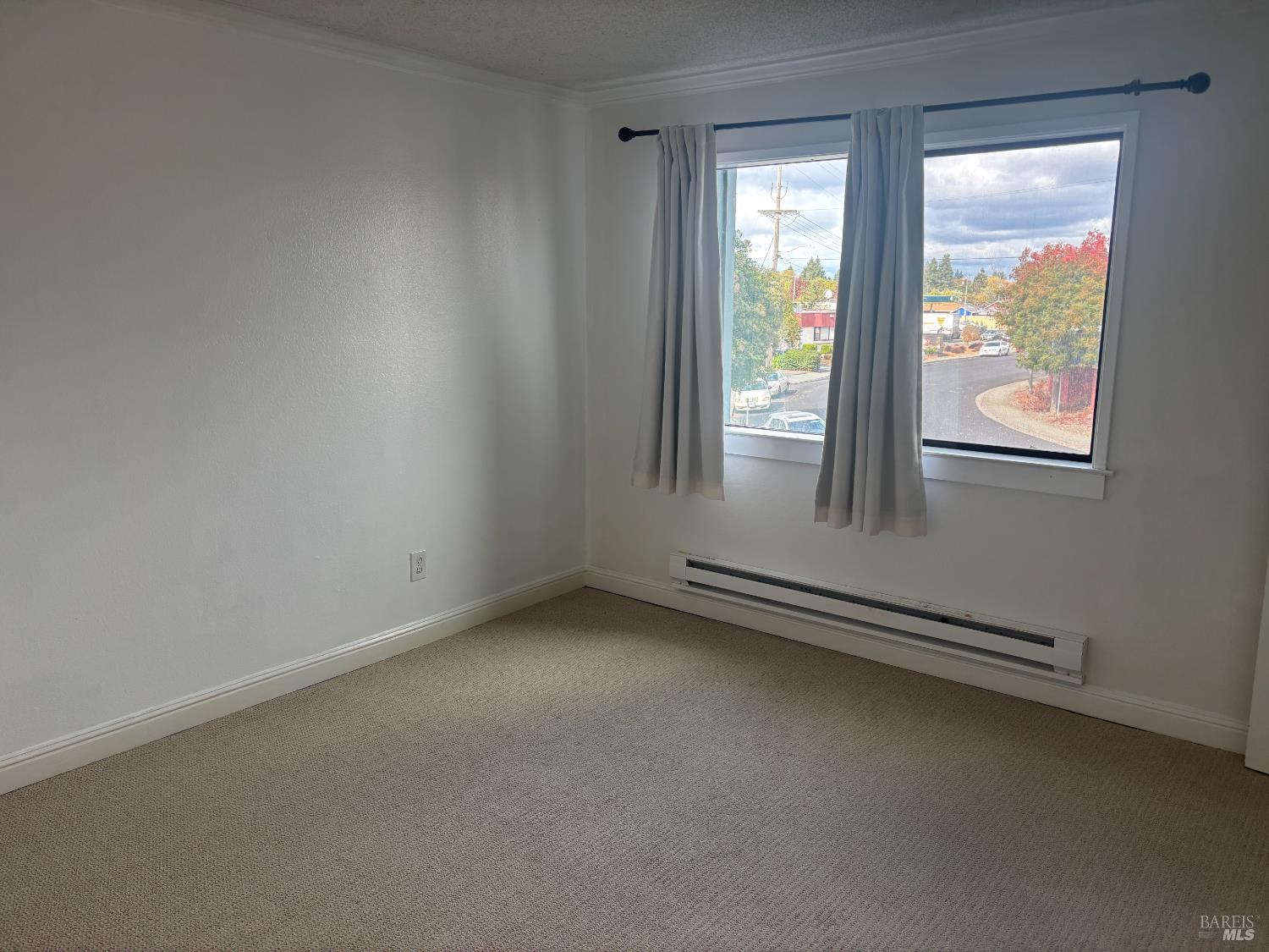 Detail Gallery Image 8 of 12 For 221 College View Dr, Rohnert Park,  CA 94928 - 3 Beds | 1/1 Baths