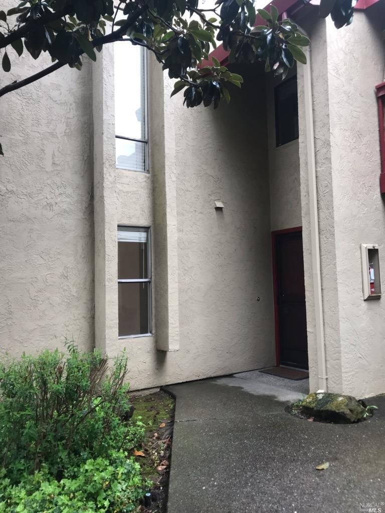 Detail Gallery Image 2 of 13 For 19 Redwood Ct, Santa Rosa,  CA 95409 - 3 Beds | 2 Baths