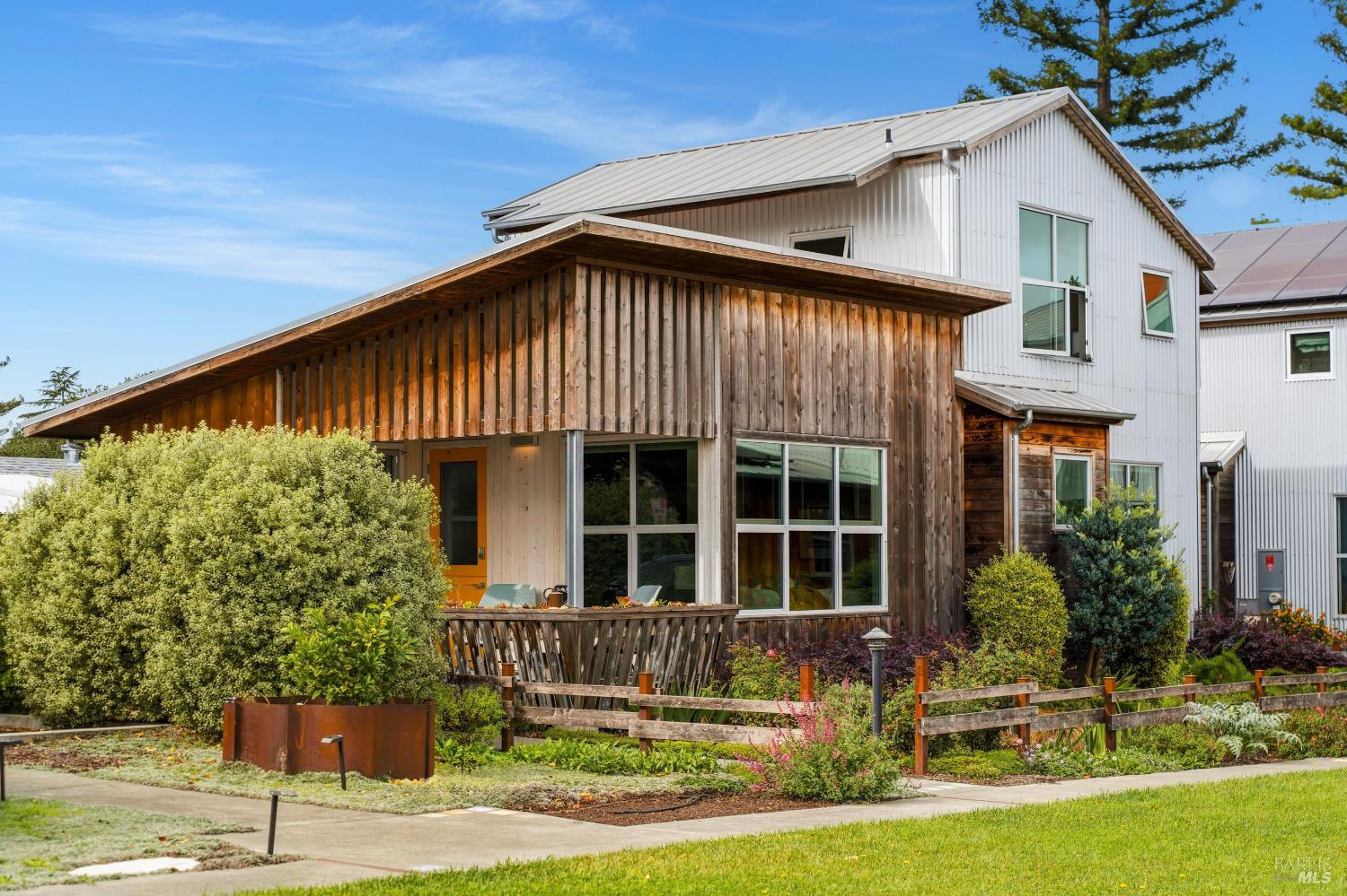 Detail Gallery Image 2 of 88 For 732 Keller Ct, Petaluma,  CA 94952 - 2 Beds | 2/1 Baths