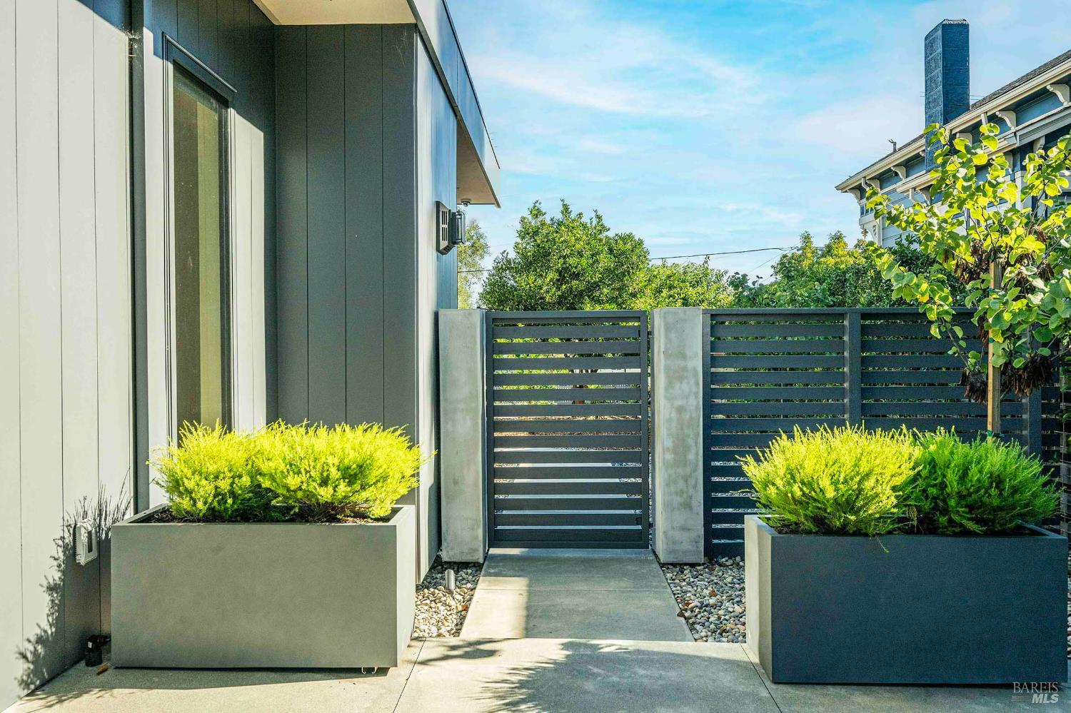 Detail Gallery Image 38 of 39 For 983 Grove St, Healdsburg,  CA 95448 - 5 Beds | 5/3 Baths