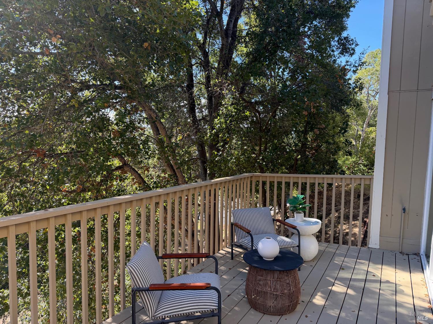 Detail Gallery Image 5 of 31 For 24 Brooke Cir, Mill Valley,  CA 94941 - 2 Beds | 2 Baths