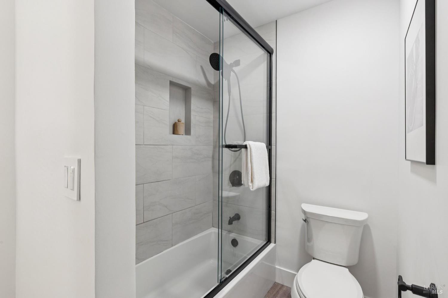 Detail Gallery Image 14 of 31 For 24 Brooke Cir, Mill Valley,  CA 94941 - 2 Beds | 2 Baths