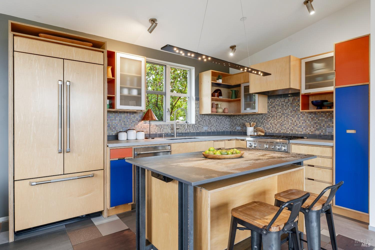 Detail Gallery Image 11 of 88 For 732 Keller Ct, Petaluma,  CA 94952 - 2 Beds | 2/1 Baths