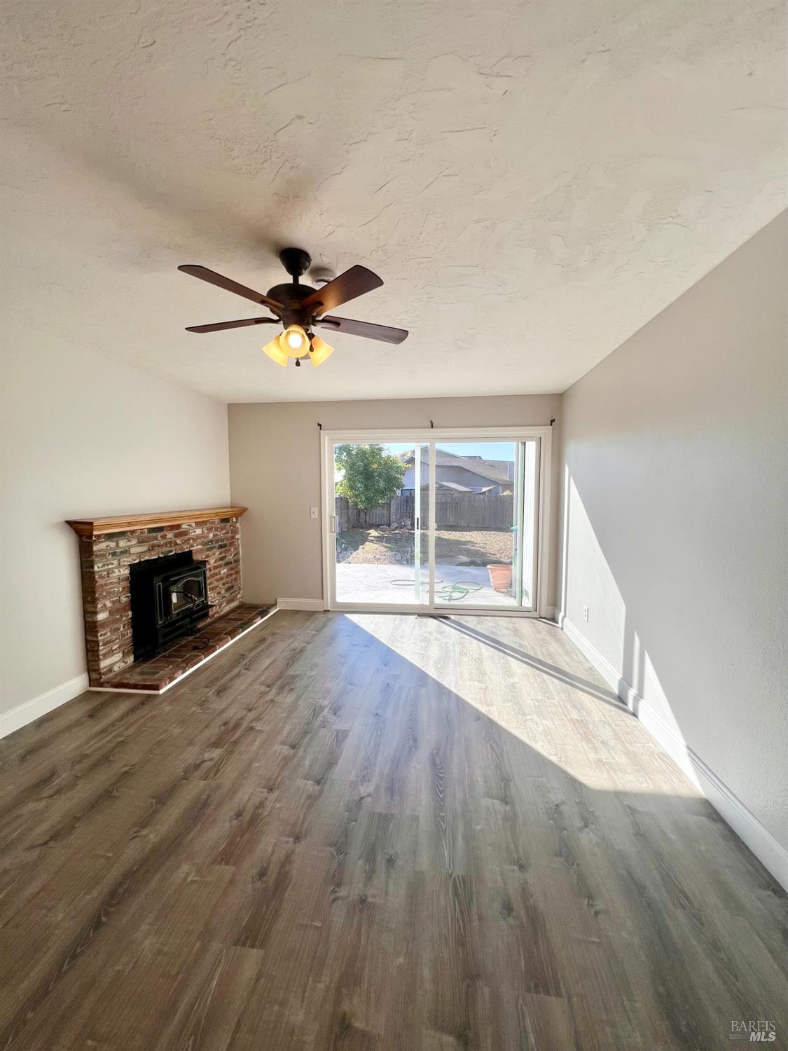 Detail Gallery Image 16 of 25 For 1569 Golf Course Dr, Rohnert Park,  CA 94928 - 3 Beds | 2 Baths