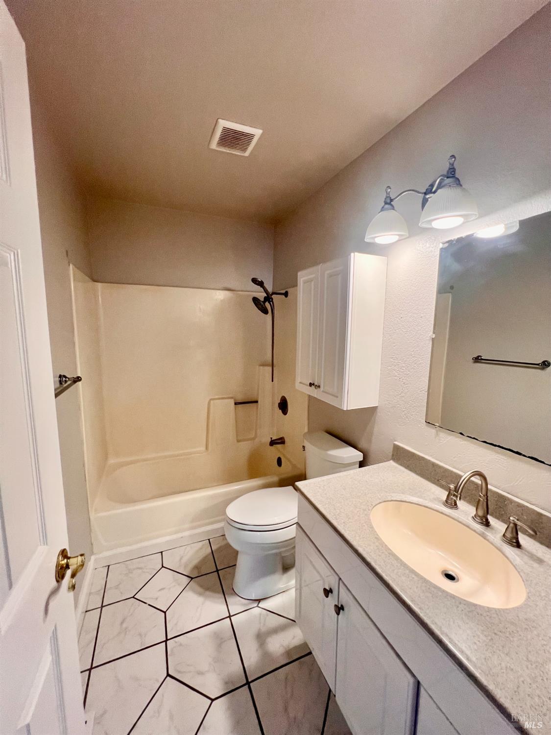 Detail Gallery Image 19 of 25 For 1569 Golf Course Dr, Rohnert Park,  CA 94928 - 3 Beds | 2 Baths