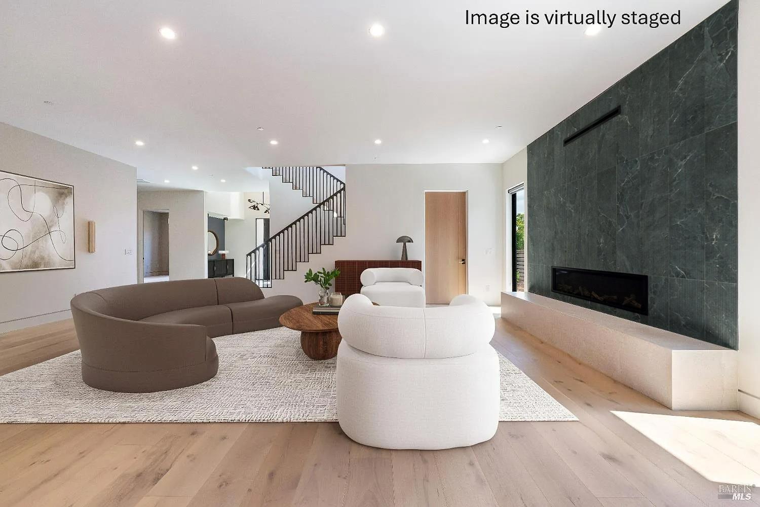 Detail Gallery Image 4 of 39 For 983 Grove St, Healdsburg,  CA 95448 - 5 Beds | 5/3 Baths