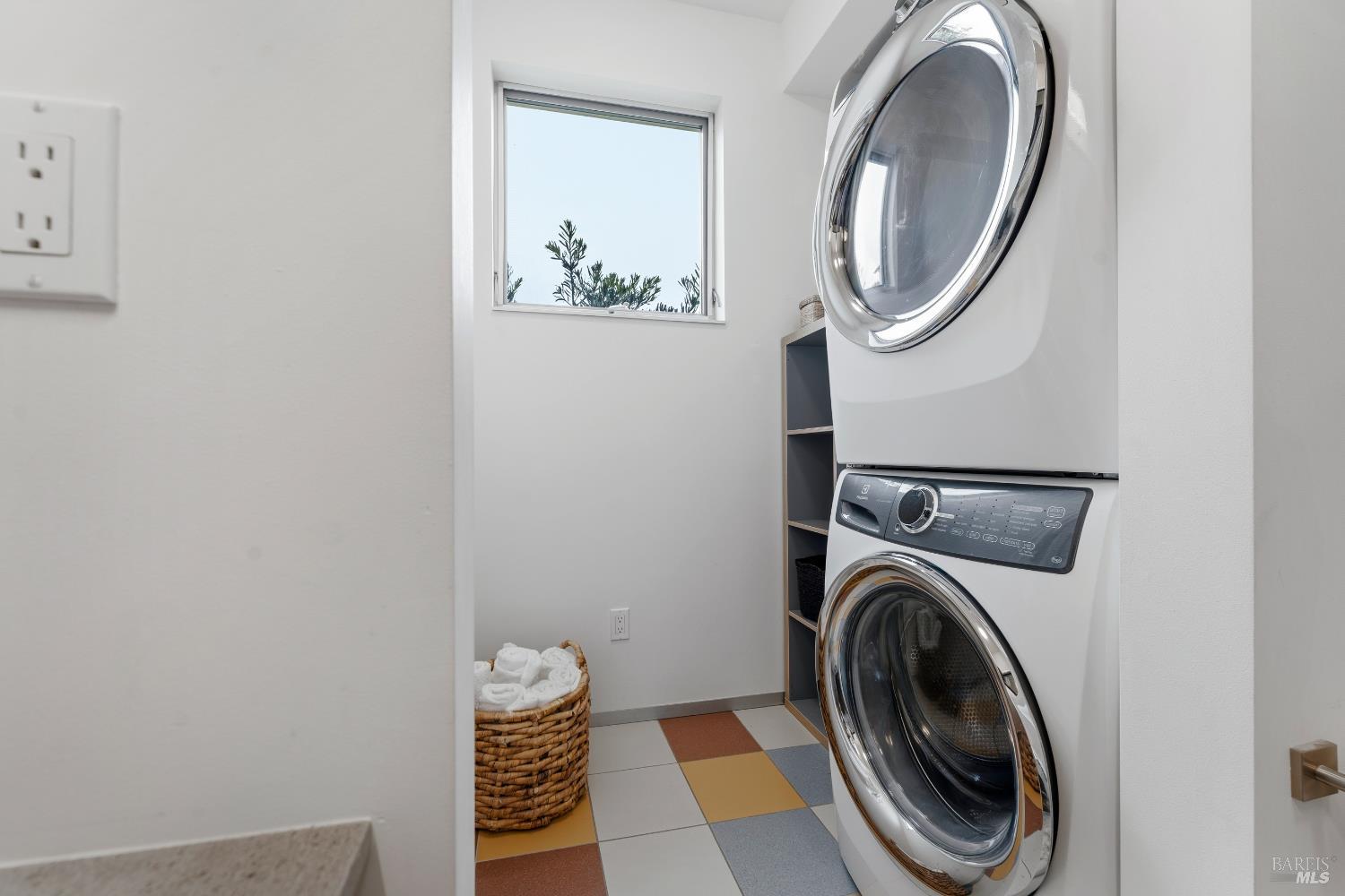 Detail Gallery Image 34 of 88 For 732 Keller Ct, Petaluma,  CA 94952 - 2 Beds | 2/1 Baths