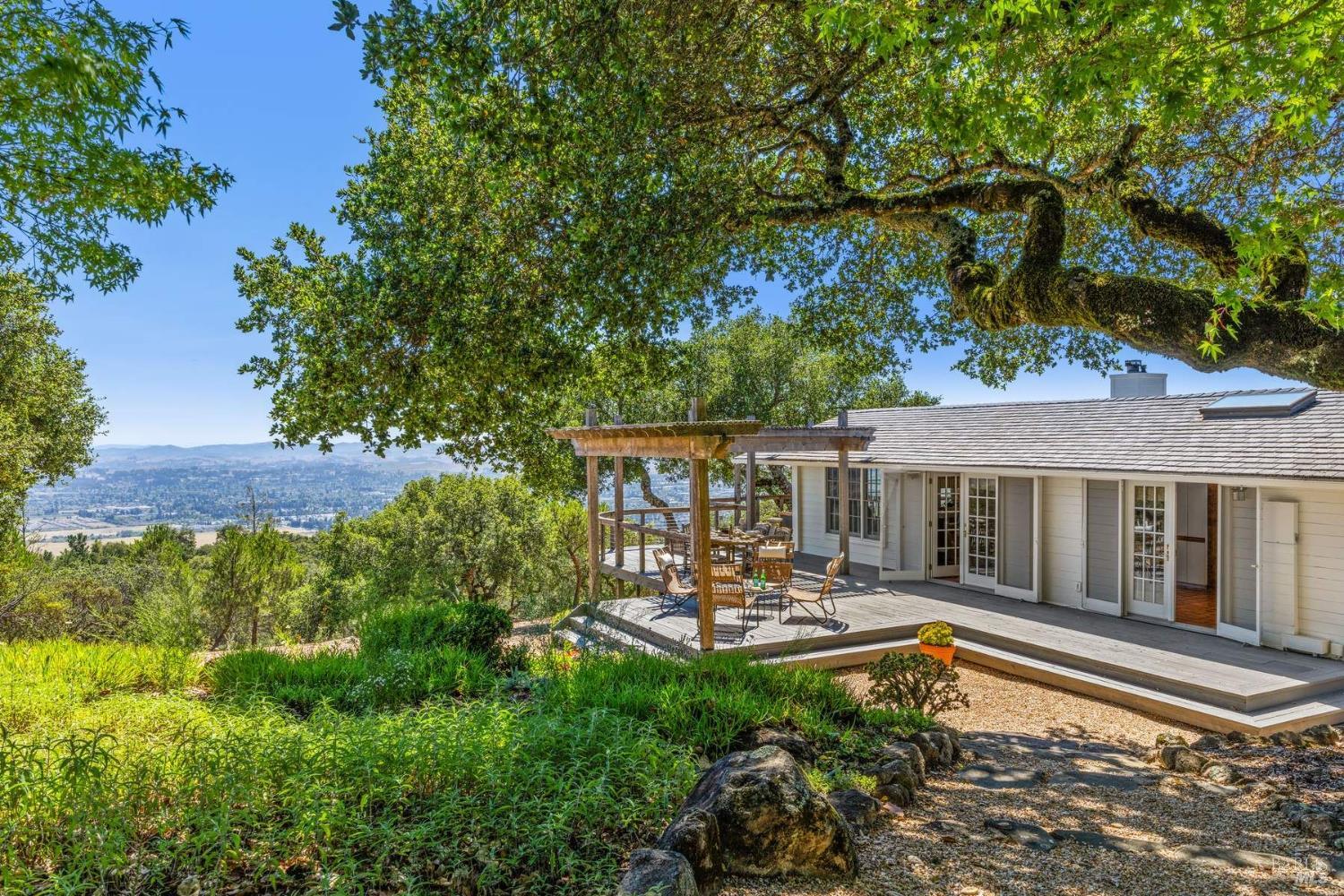 Detail Gallery Image 4 of 40 For 2700 Warrington Rd, Santa Rosa,  CA 95404 - 2 Beds | 2 Baths