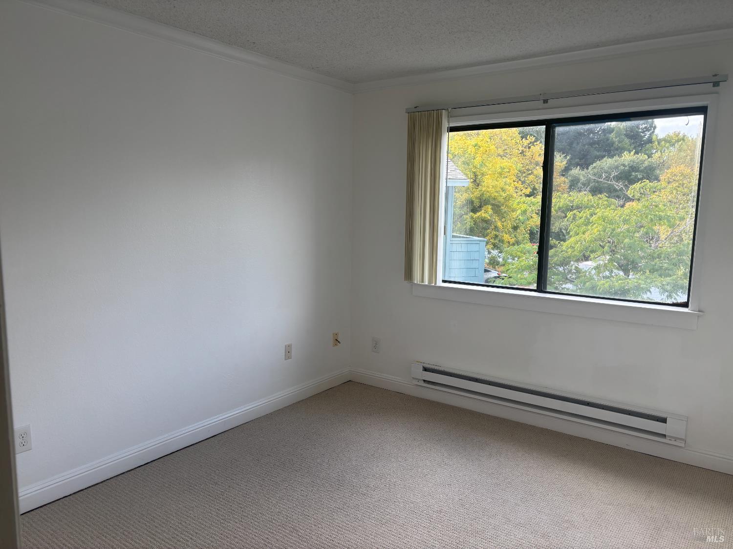 Detail Gallery Image 9 of 12 For 221 College View Dr, Rohnert Park,  CA 94928 - 3 Beds | 1/1 Baths