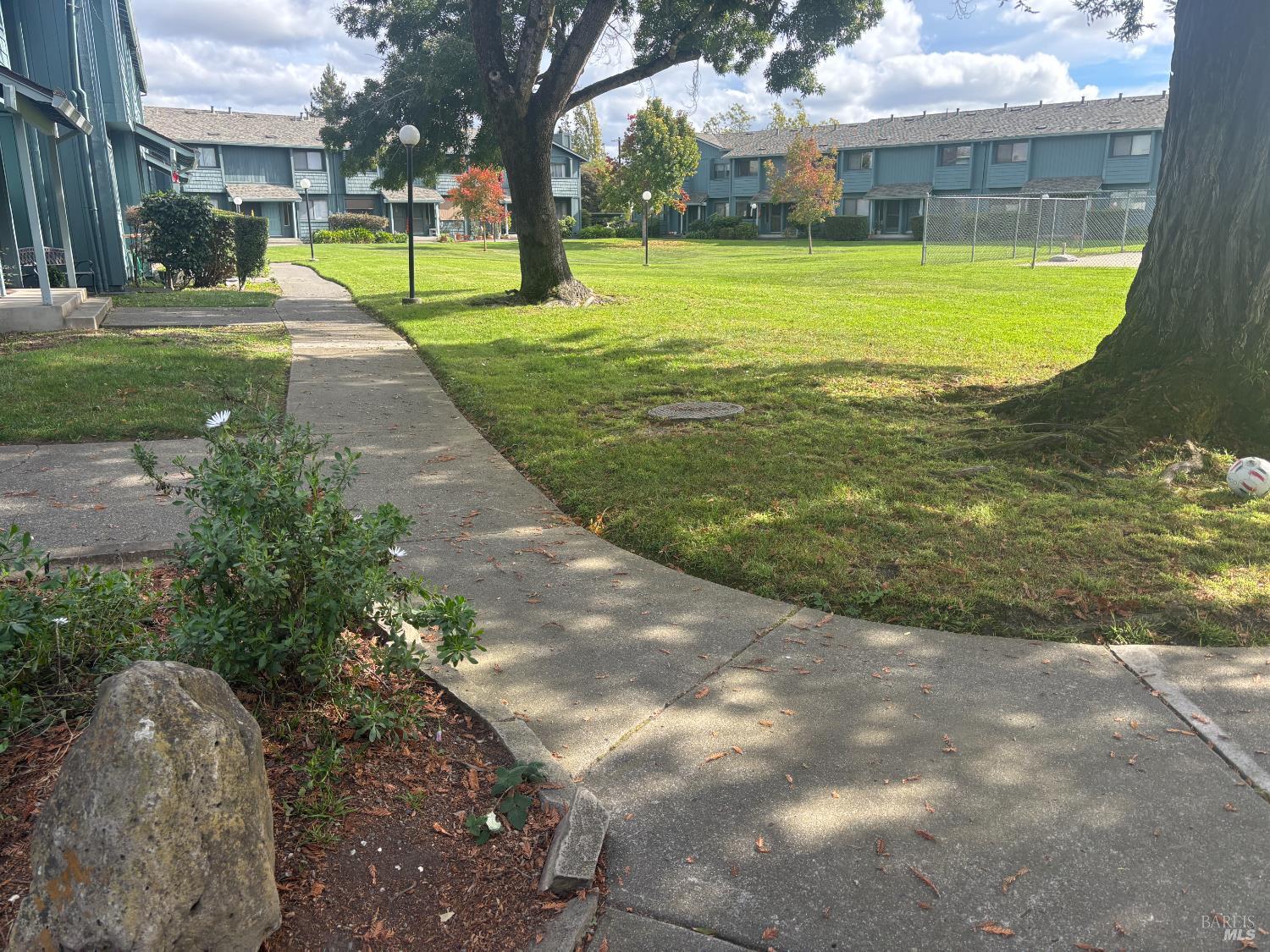 Detail Gallery Image 2 of 12 For 221 College View Dr, Rohnert Park,  CA 94928 - 3 Beds | 1/1 Baths