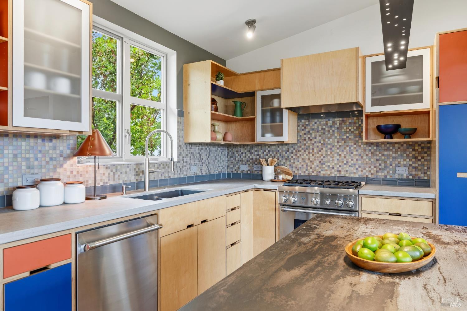 Detail Gallery Image 12 of 88 For 732 Keller Ct, Petaluma,  CA 94952 - 2 Beds | 2/1 Baths