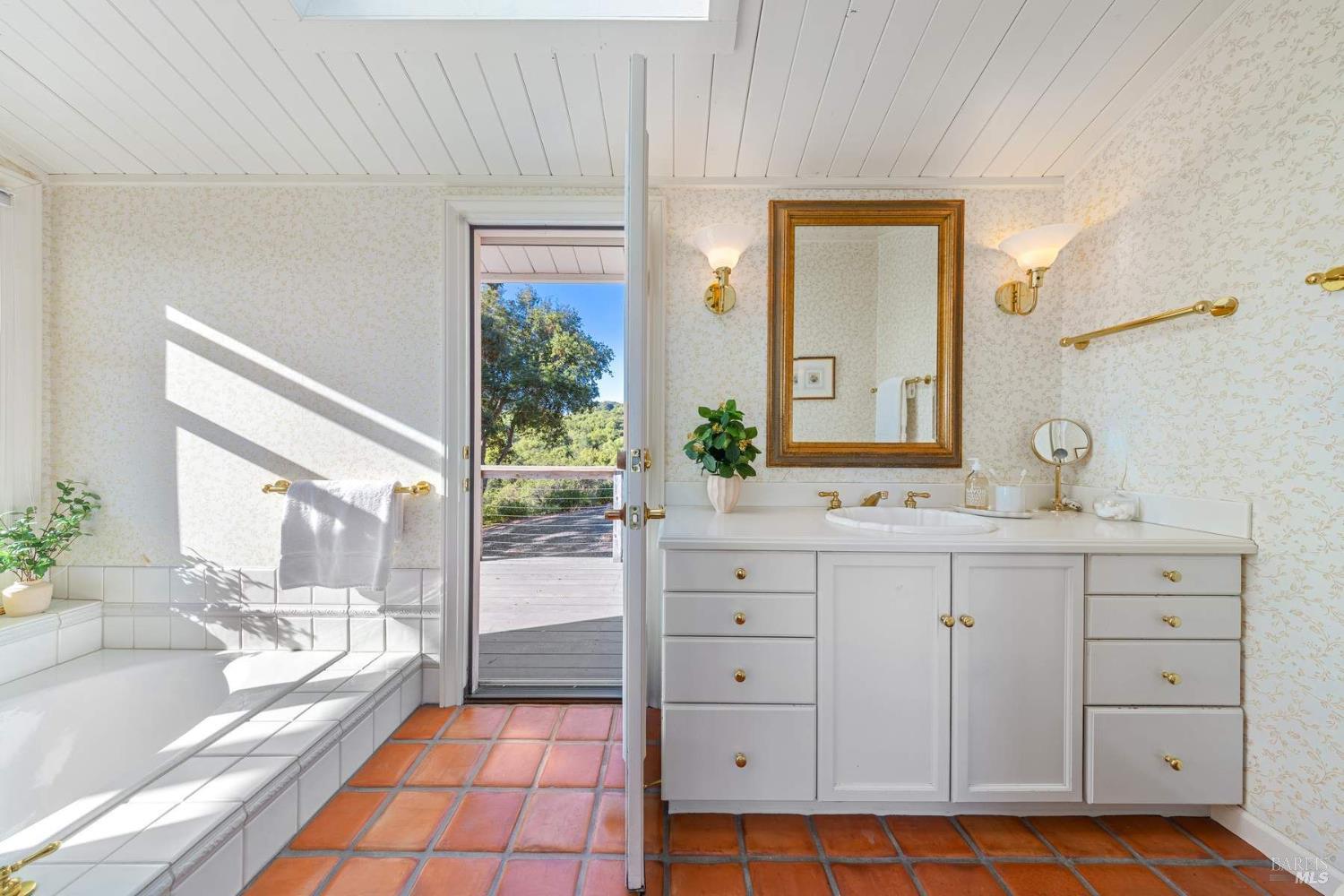 Detail Gallery Image 17 of 40 For 2700 Warrington Rd, Santa Rosa,  CA 95404 - 2 Beds | 2 Baths