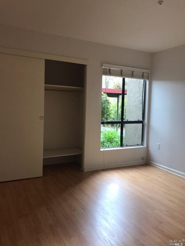 Detail Gallery Image 7 of 13 For 19 Redwood Ct, Santa Rosa,  CA 95409 - 3 Beds | 2 Baths