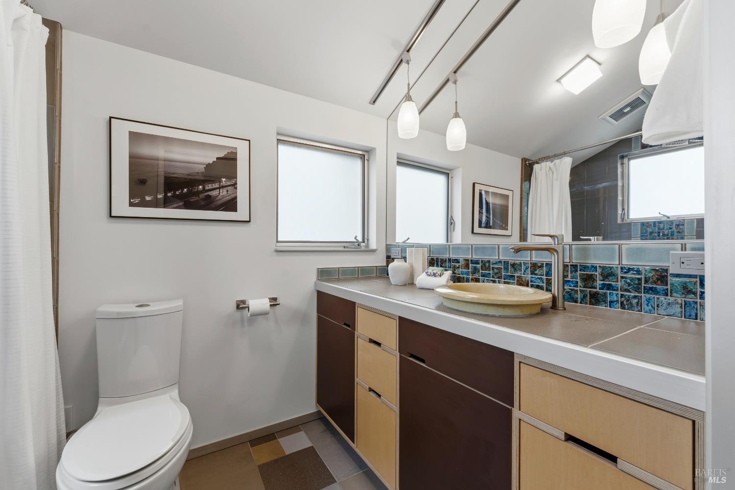 Detail Gallery Image 24 of 88 For 732 Keller Ct, Petaluma,  CA 94952 - 2 Beds | 2/1 Baths