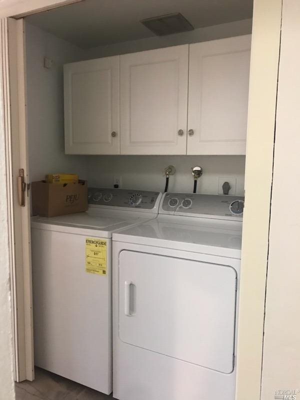 Detail Gallery Image 9 of 13 For 19 Redwood Ct, Santa Rosa,  CA 95409 - 3 Beds | 2 Baths