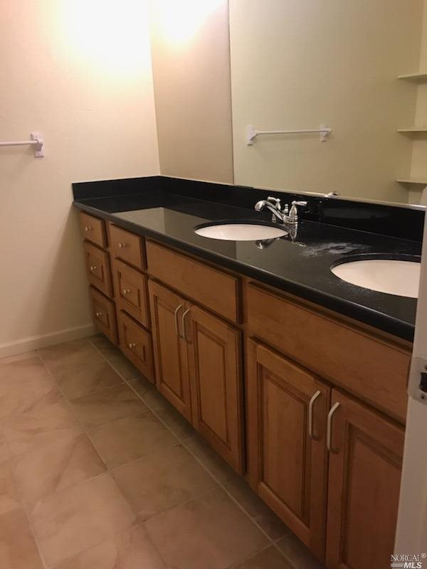 Detail Gallery Image 12 of 13 For 19 Redwood Ct, Santa Rosa,  CA 95409 - 3 Beds | 2 Baths