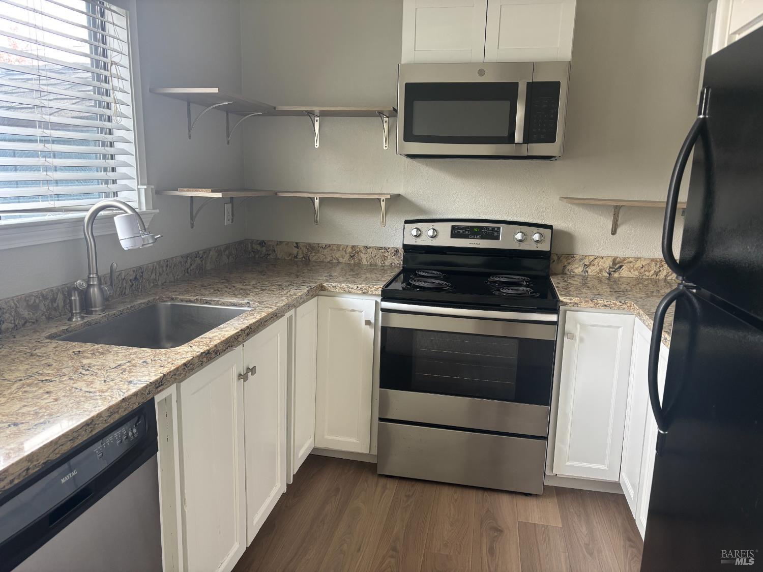 Detail Gallery Image 5 of 12 For 221 College View Dr, Rohnert Park,  CA 94928 - 3 Beds | 1/1 Baths