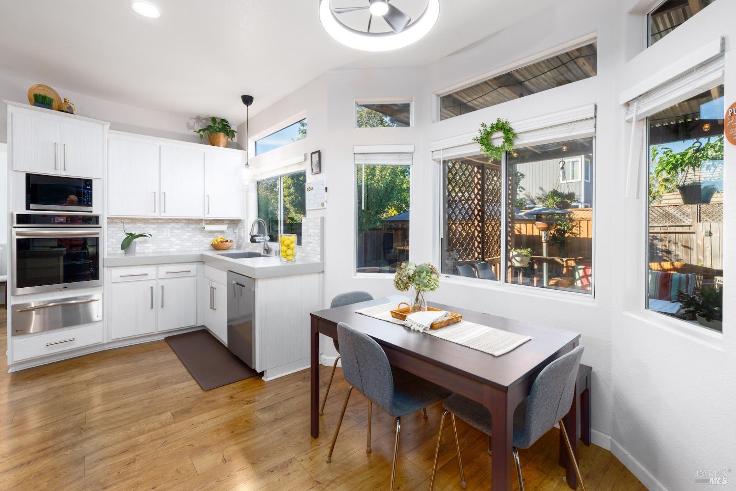 Detail Gallery Image 11 of 35 For 2480 Lemur St, Santa Rosa,  CA 95401 - 4 Beds | 3 Baths