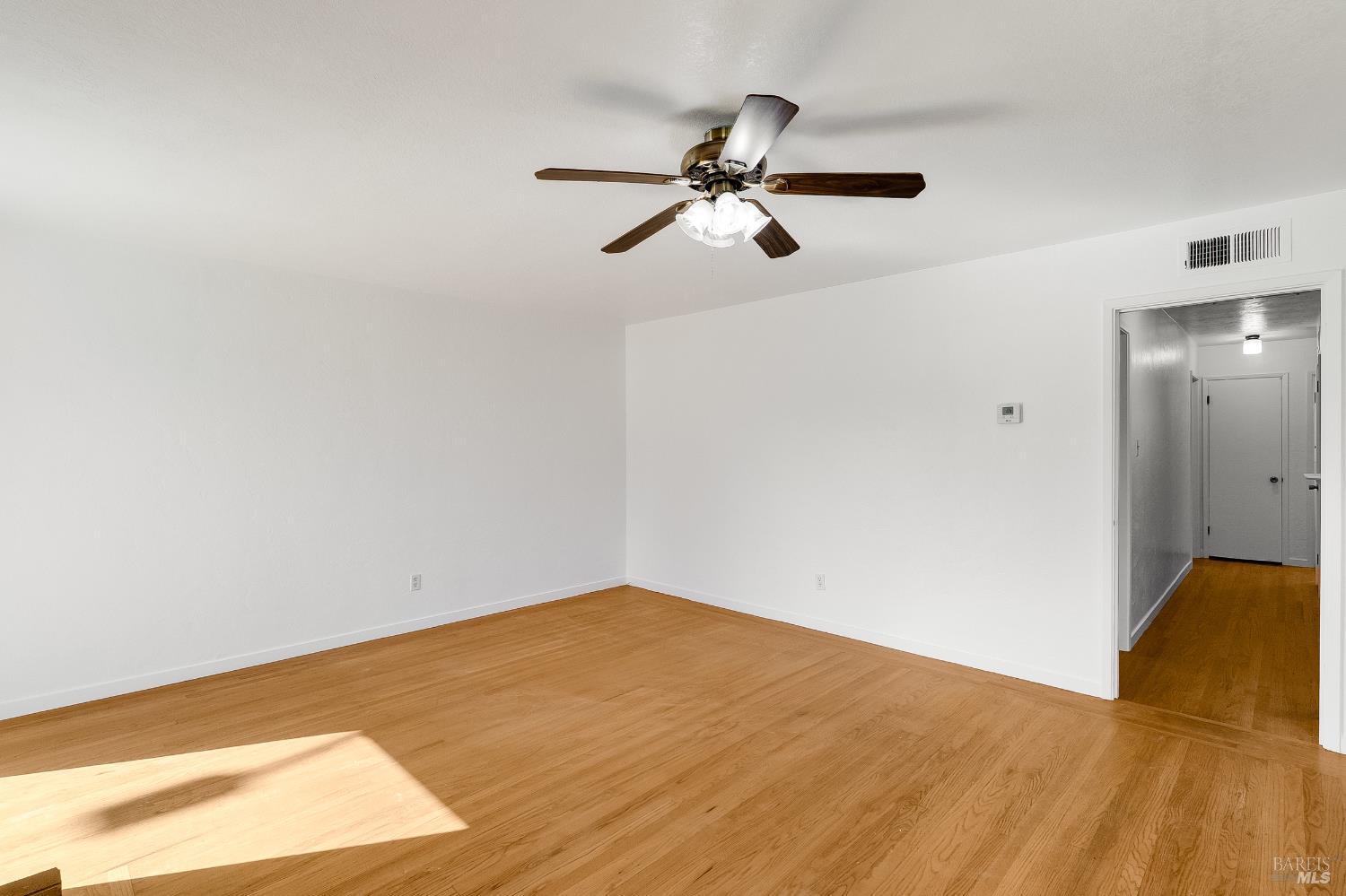 Detail Gallery Image 16 of 38 For 335 Hermosa Ave, Vallejo,  CA 94589 - 3 Beds | 1/1 Baths