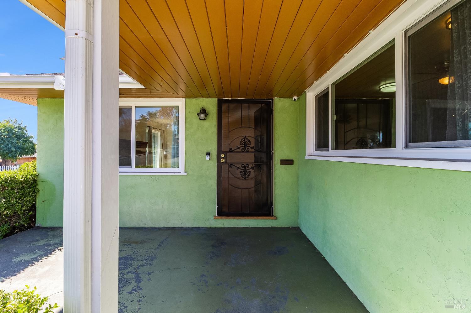 Detail Gallery Image 5 of 38 For 335 Hermosa Ave, Vallejo,  CA 94589 - 3 Beds | 1/1 Baths