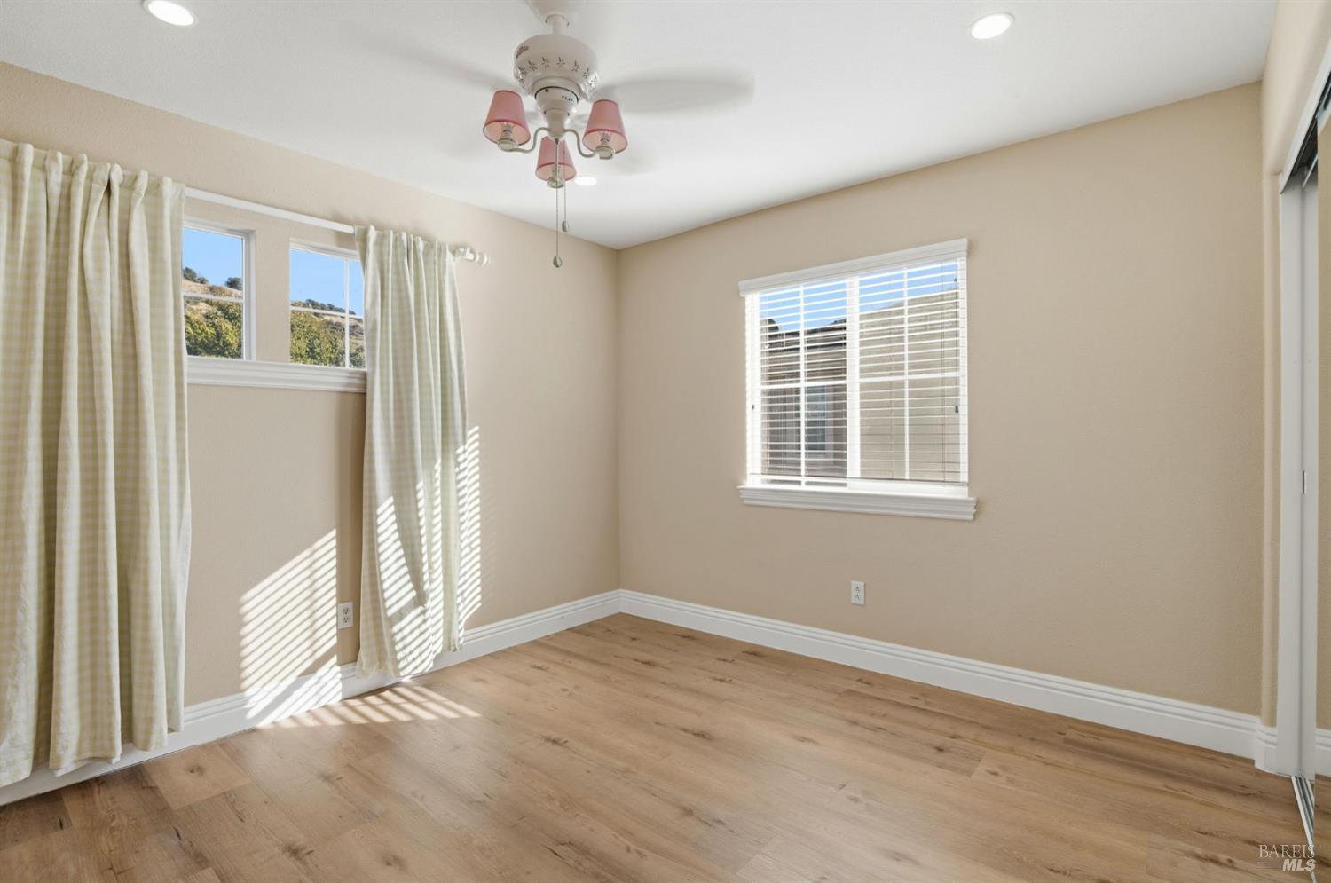 Detail Gallery Image 23 of 44 For 425 Dawson Creek Dr, Fairfield,  CA 94534 - 3 Beds | 2/1 Baths