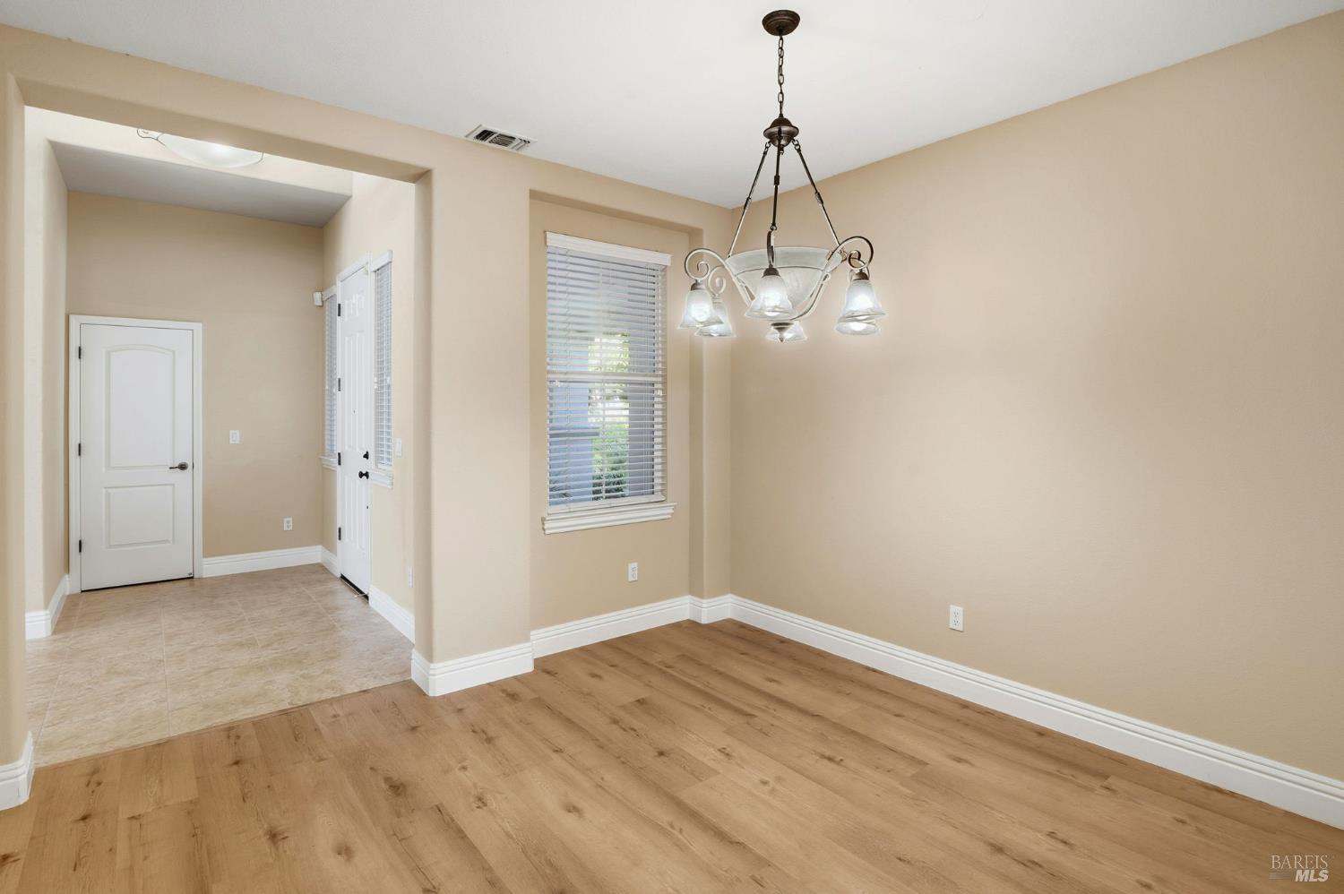 Detail Gallery Image 17 of 44 For 425 Dawson Creek Dr, Fairfield,  CA 94534 - 3 Beds | 2/1 Baths