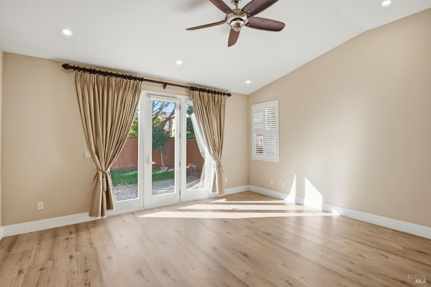 Detail Gallery Image 18 of 44 For 425 Dawson Creek Dr, Fairfield,  CA 94534 - 3 Beds | 2/1 Baths