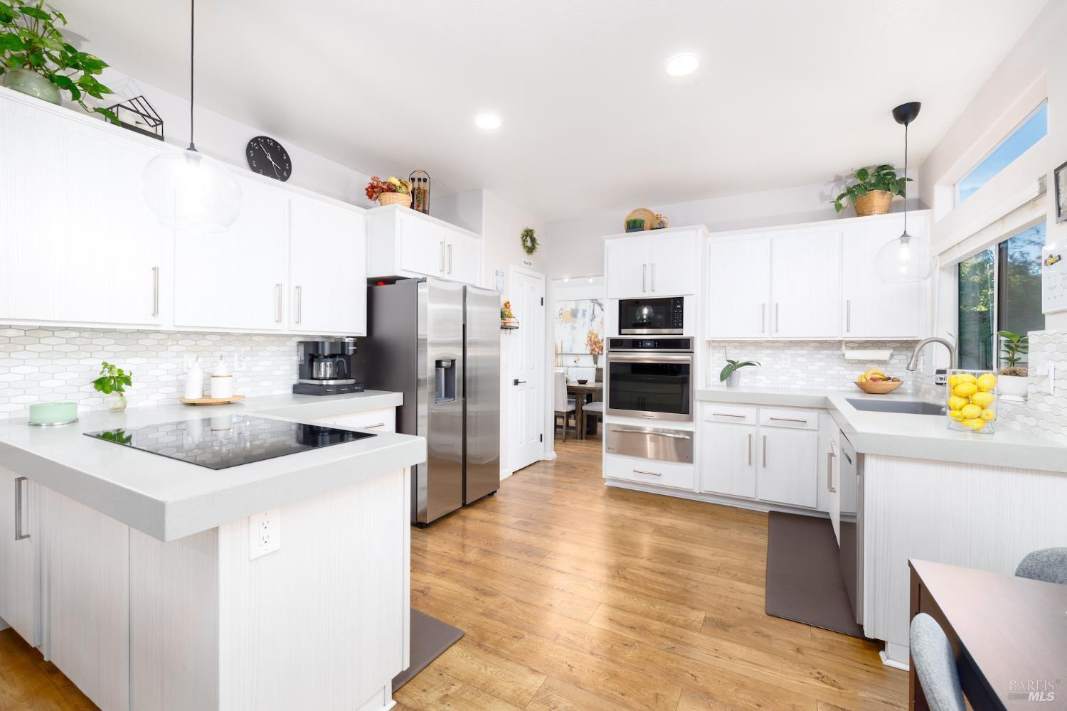 Detail Gallery Image 9 of 35 For 2480 Lemur St, Santa Rosa,  CA 95401 - 4 Beds | 3 Baths