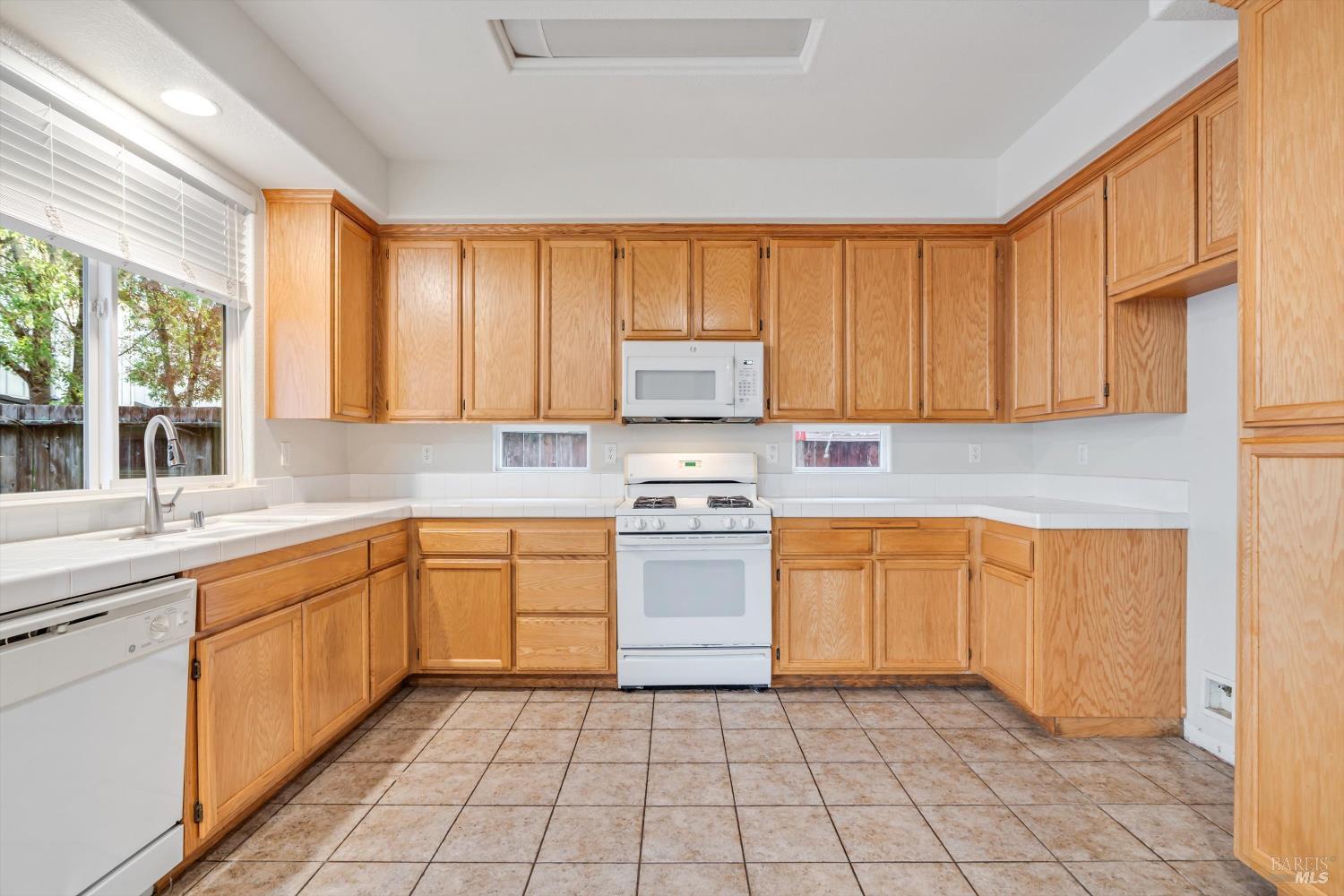 Detail Gallery Image 7 of 28 For 4348 Doolittle St, Santa Rosa,  CA 95407 - 4 Beds | 2/1 Baths