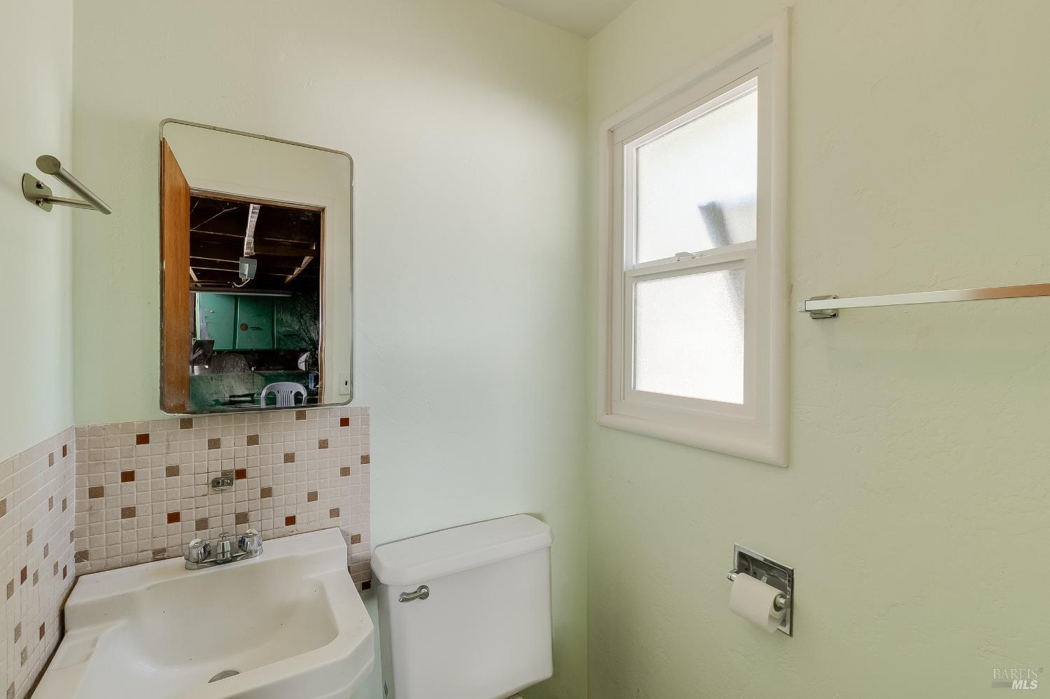 Detail Gallery Image 24 of 38 For 335 Hermosa Ave, Vallejo,  CA 94589 - 3 Beds | 1/1 Baths