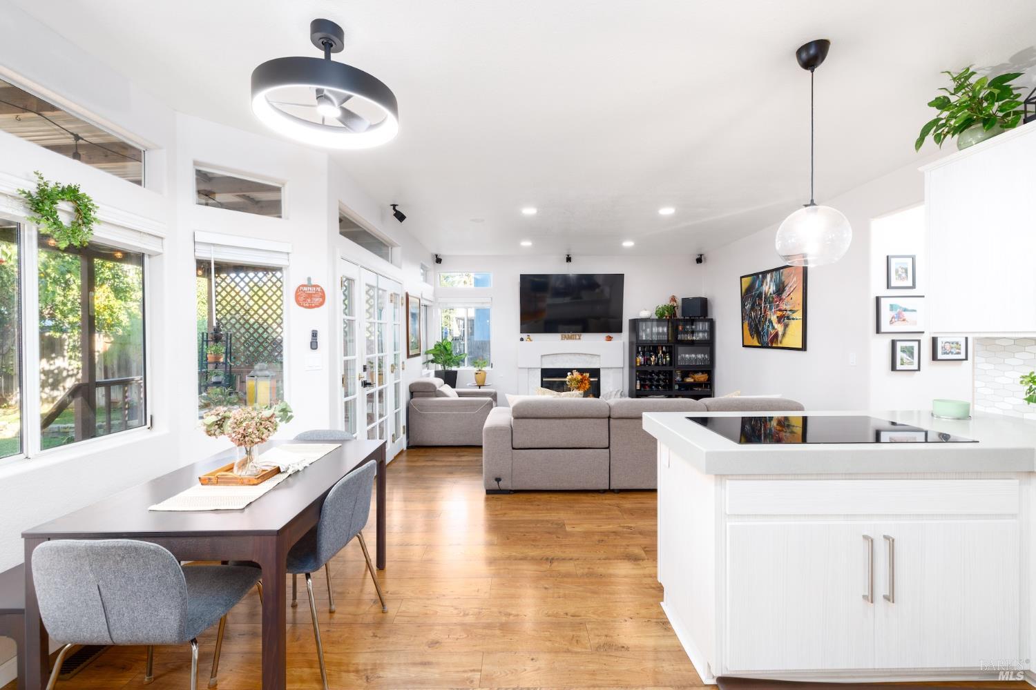 Detail Gallery Image 12 of 35 For 2480 Lemur St, Santa Rosa,  CA 95401 - 4 Beds | 3 Baths