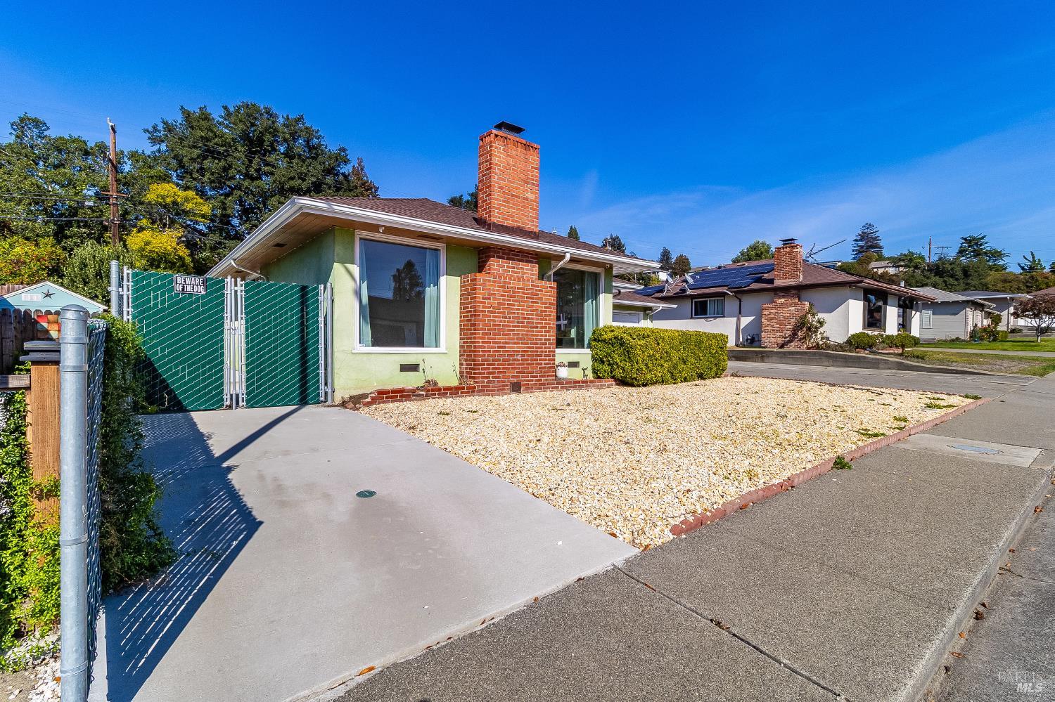 Detail Gallery Image 4 of 38 For 335 Hermosa Ave, Vallejo,  CA 94589 - 3 Beds | 1/1 Baths