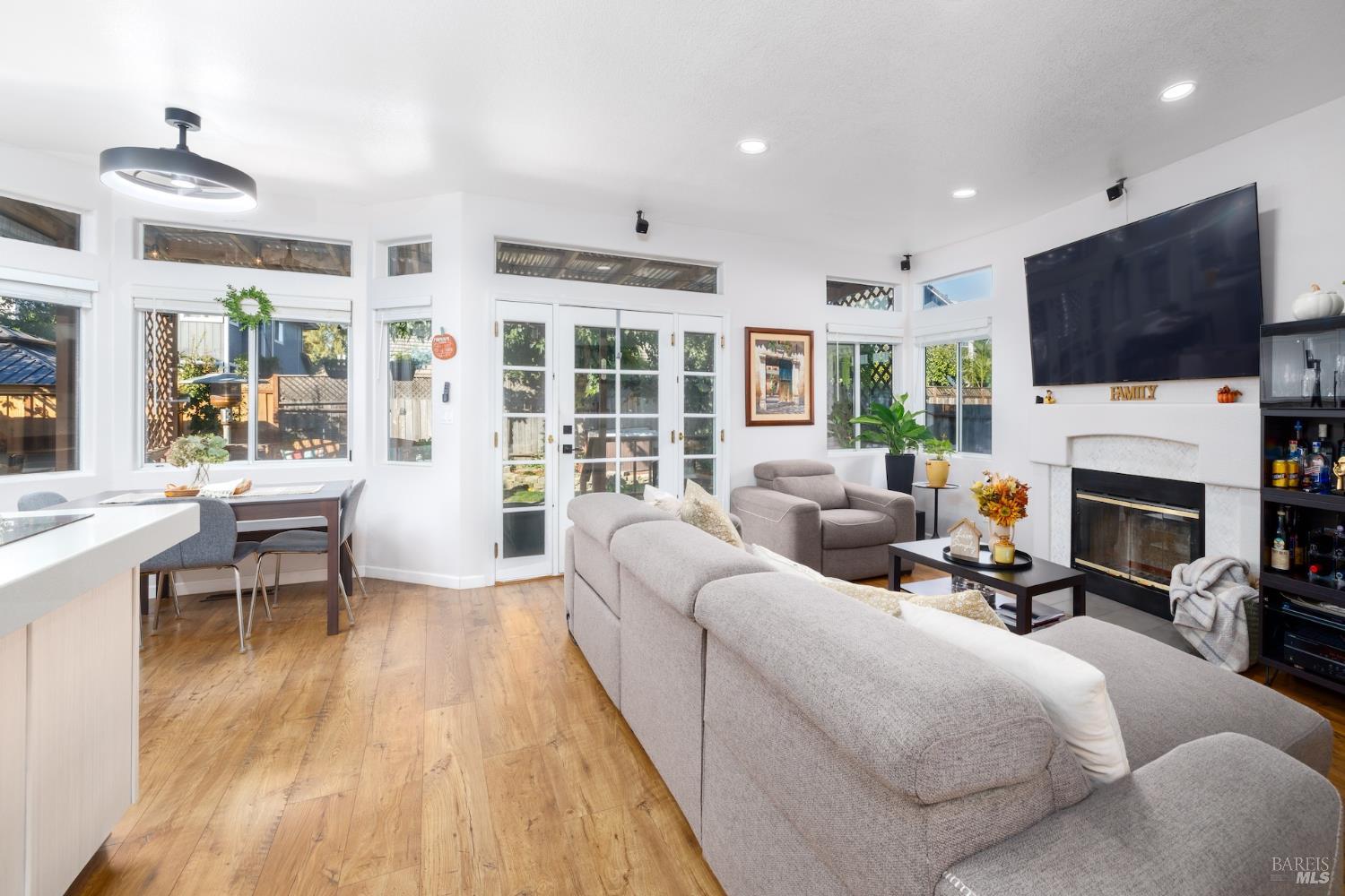 Detail Gallery Image 14 of 35 For 2480 Lemur St, Santa Rosa,  CA 95401 - 4 Beds | 3 Baths