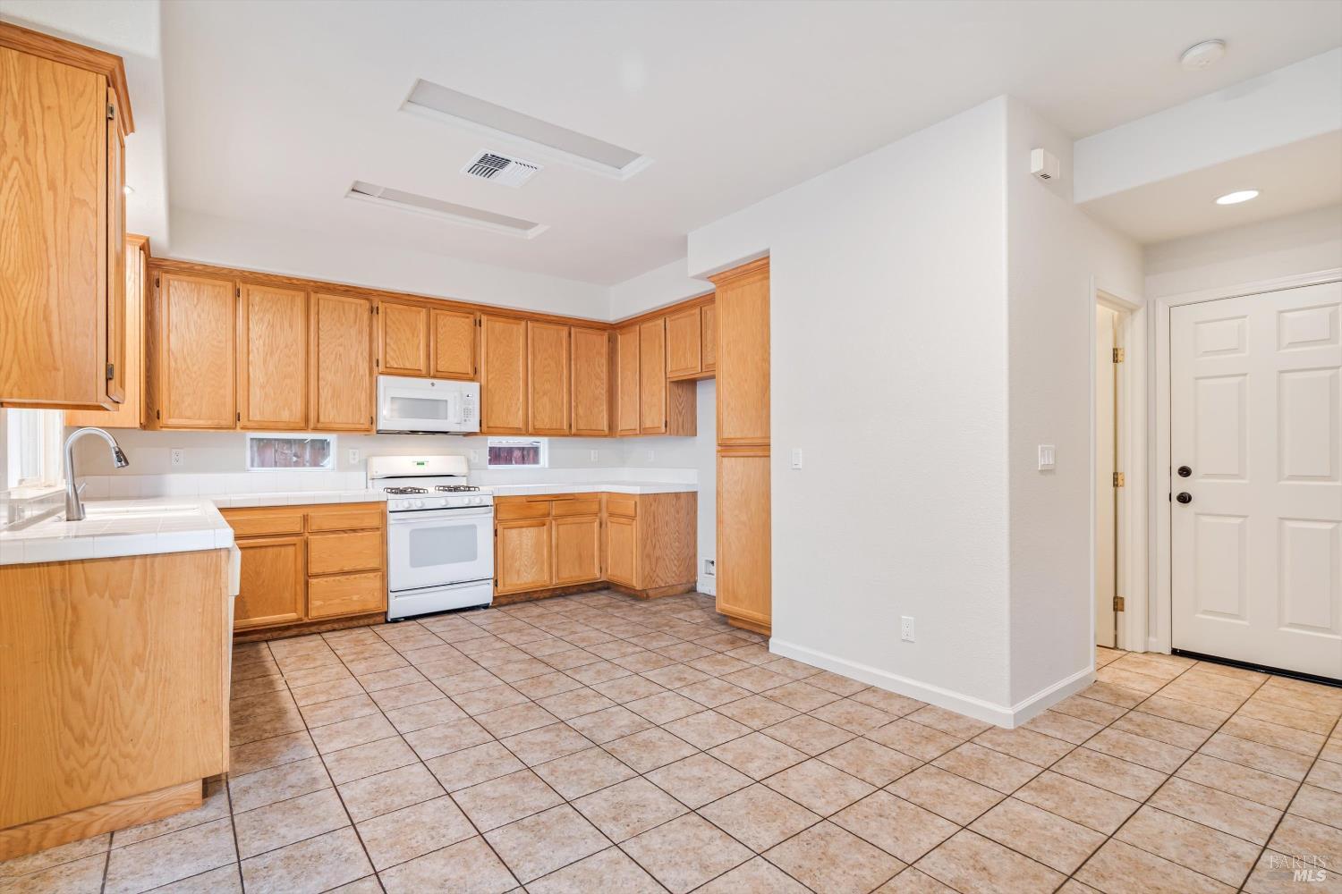 Detail Gallery Image 6 of 28 For 4348 Doolittle St, Santa Rosa,  CA 95407 - 4 Beds | 2/1 Baths