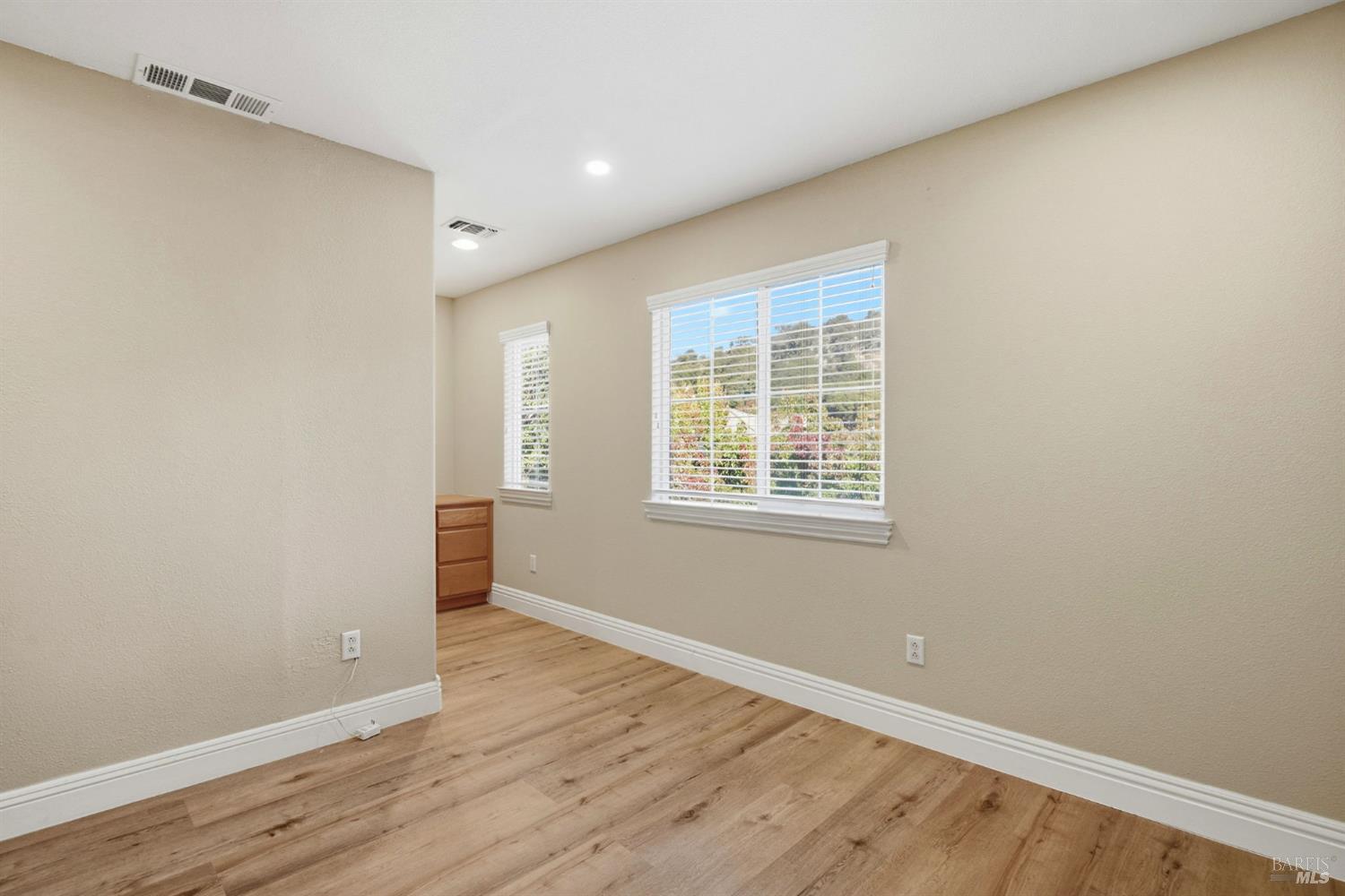 Detail Gallery Image 22 of 44 For 425 Dawson Creek Dr, Fairfield,  CA 94534 - 3 Beds | 2/1 Baths