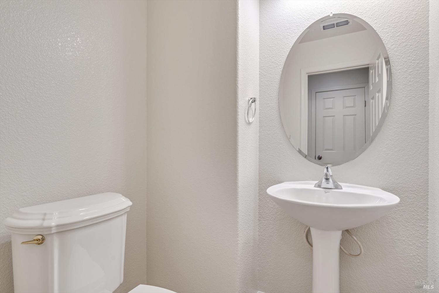 Detail Gallery Image 9 of 28 For 4348 Doolittle St, Santa Rosa,  CA 95407 - 4 Beds | 2/1 Baths