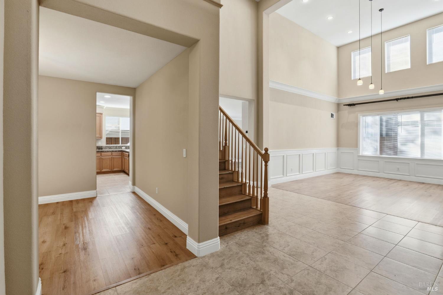 Detail Gallery Image 4 of 44 For 425 Dawson Creek Dr, Fairfield,  CA 94534 - 3 Beds | 2/1 Baths