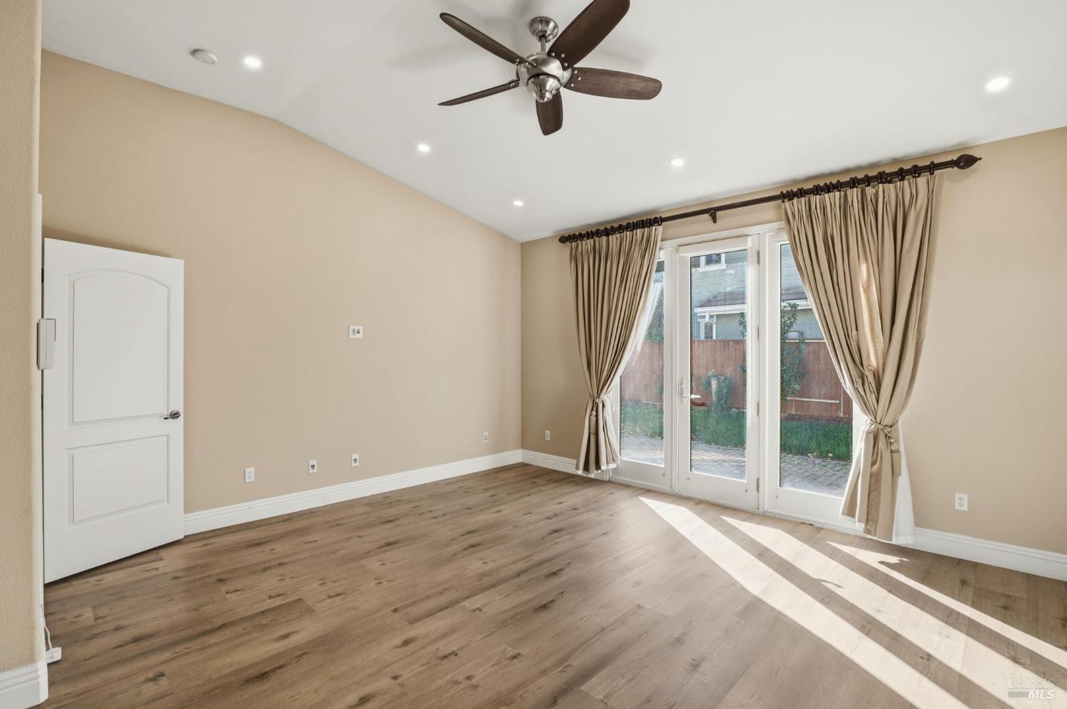 Detail Gallery Image 19 of 44 For 425 Dawson Creek Dr, Fairfield,  CA 94534 - 3 Beds | 2/1 Baths