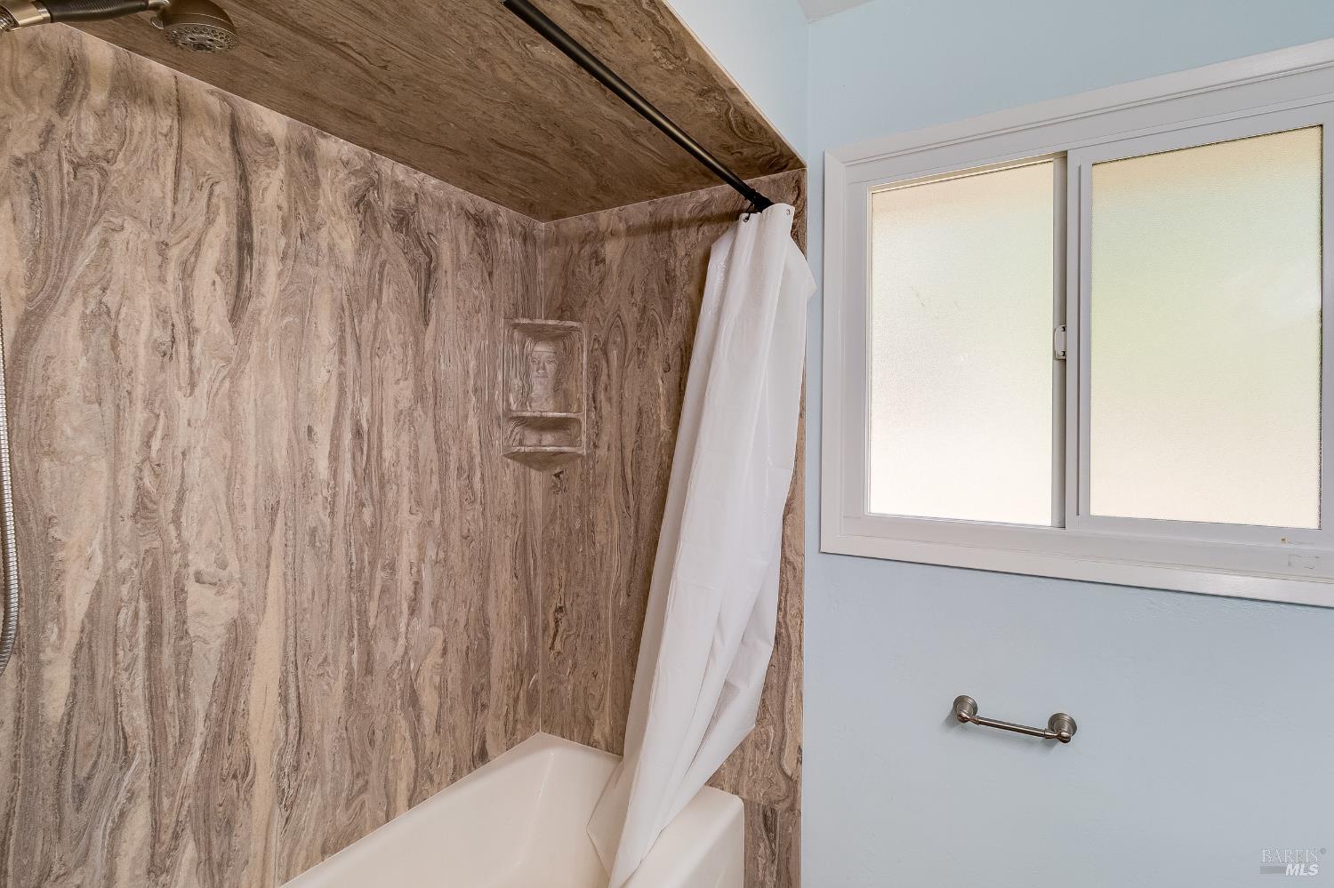 Detail Gallery Image 20 of 38 For 335 Hermosa Ave, Vallejo,  CA 94589 - 3 Beds | 1/1 Baths