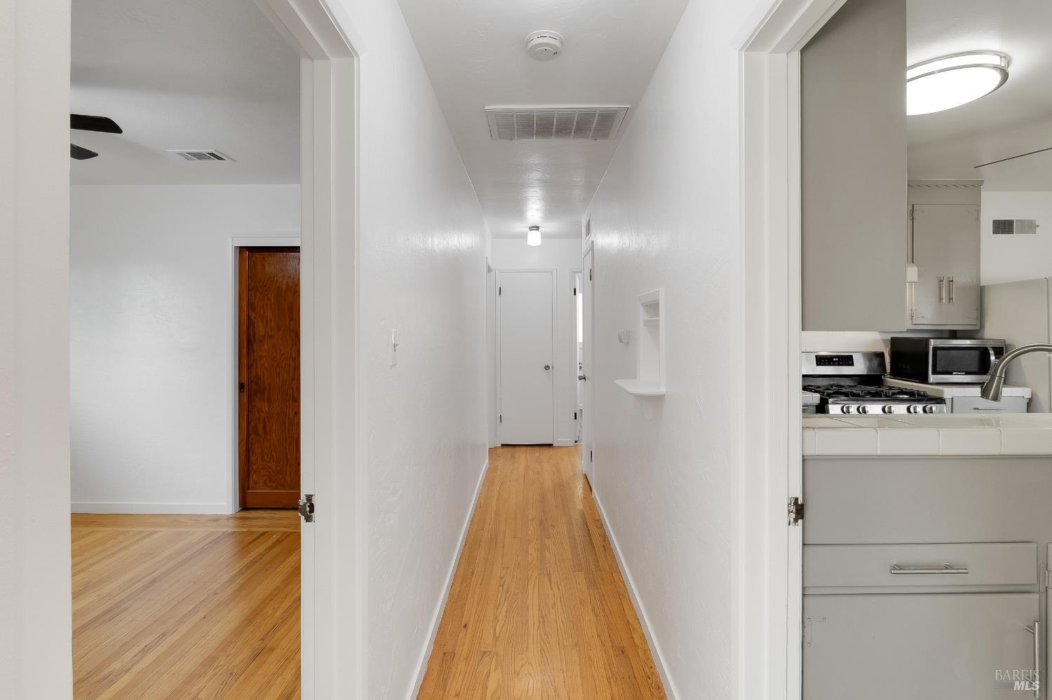 Detail Gallery Image 12 of 38 For 335 Hermosa Ave, Vallejo,  CA 94589 - 3 Beds | 1/1 Baths