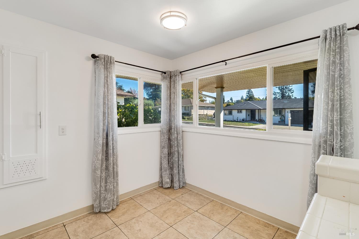 Detail Gallery Image 11 of 38 For 335 Hermosa Ave, Vallejo,  CA 94589 - 3 Beds | 1/1 Baths
