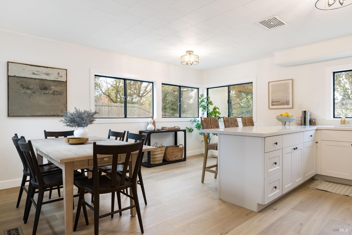 Detail Gallery Image 5 of 26 For 377 Maple Ave, Cotati,  CA 94931 - 4 Beds | 2/1 Baths