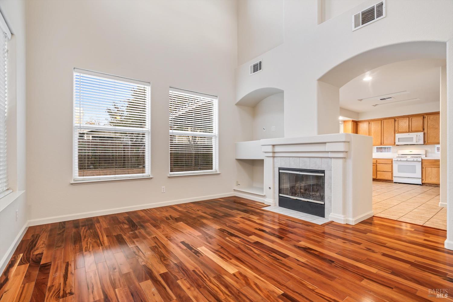 Detail Gallery Image 4 of 28 For 4348 Doolittle St, Santa Rosa,  CA 95407 - 4 Beds | 2/1 Baths