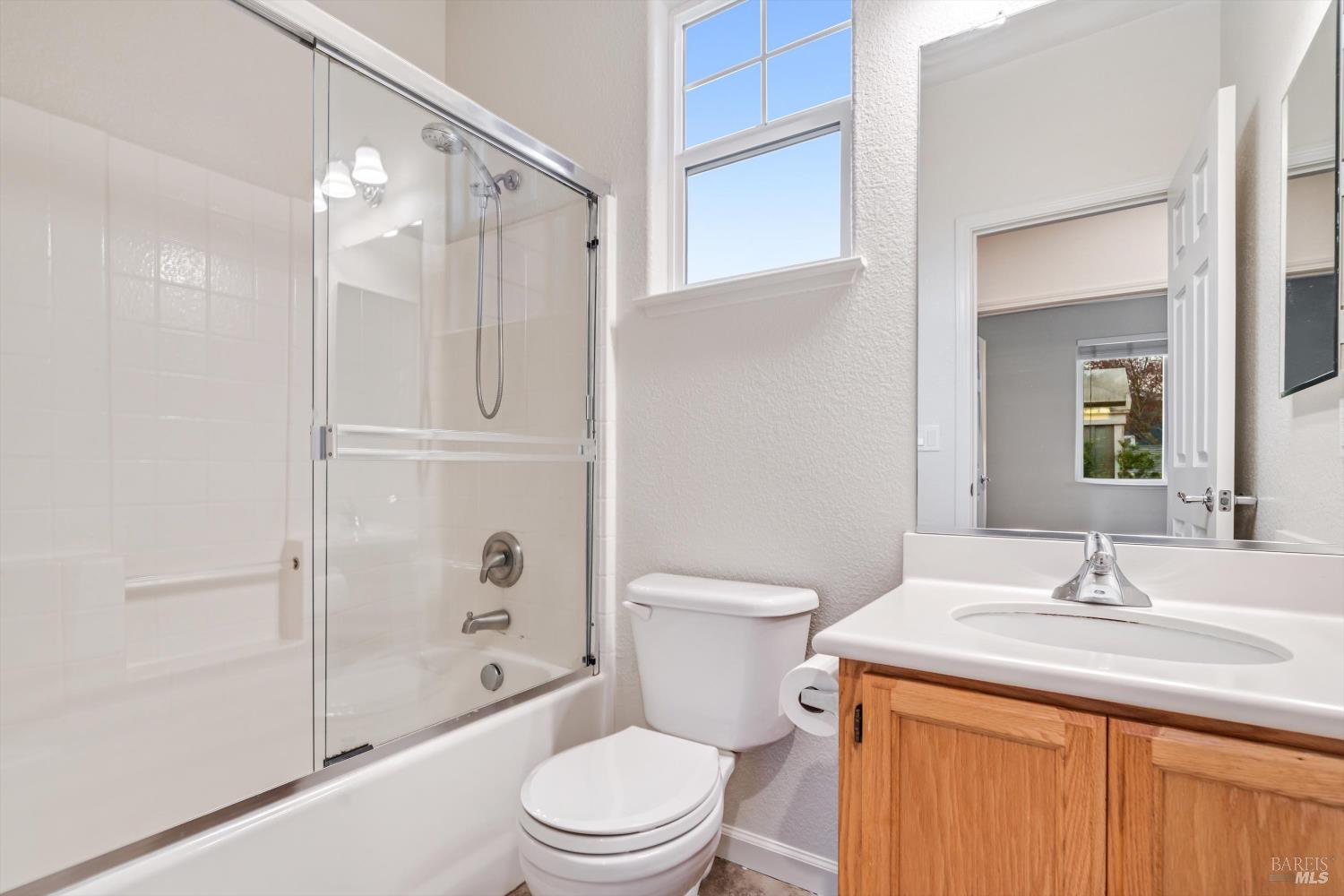 Detail Gallery Image 14 of 28 For 4348 Doolittle St, Santa Rosa,  CA 95407 - 4 Beds | 2/1 Baths